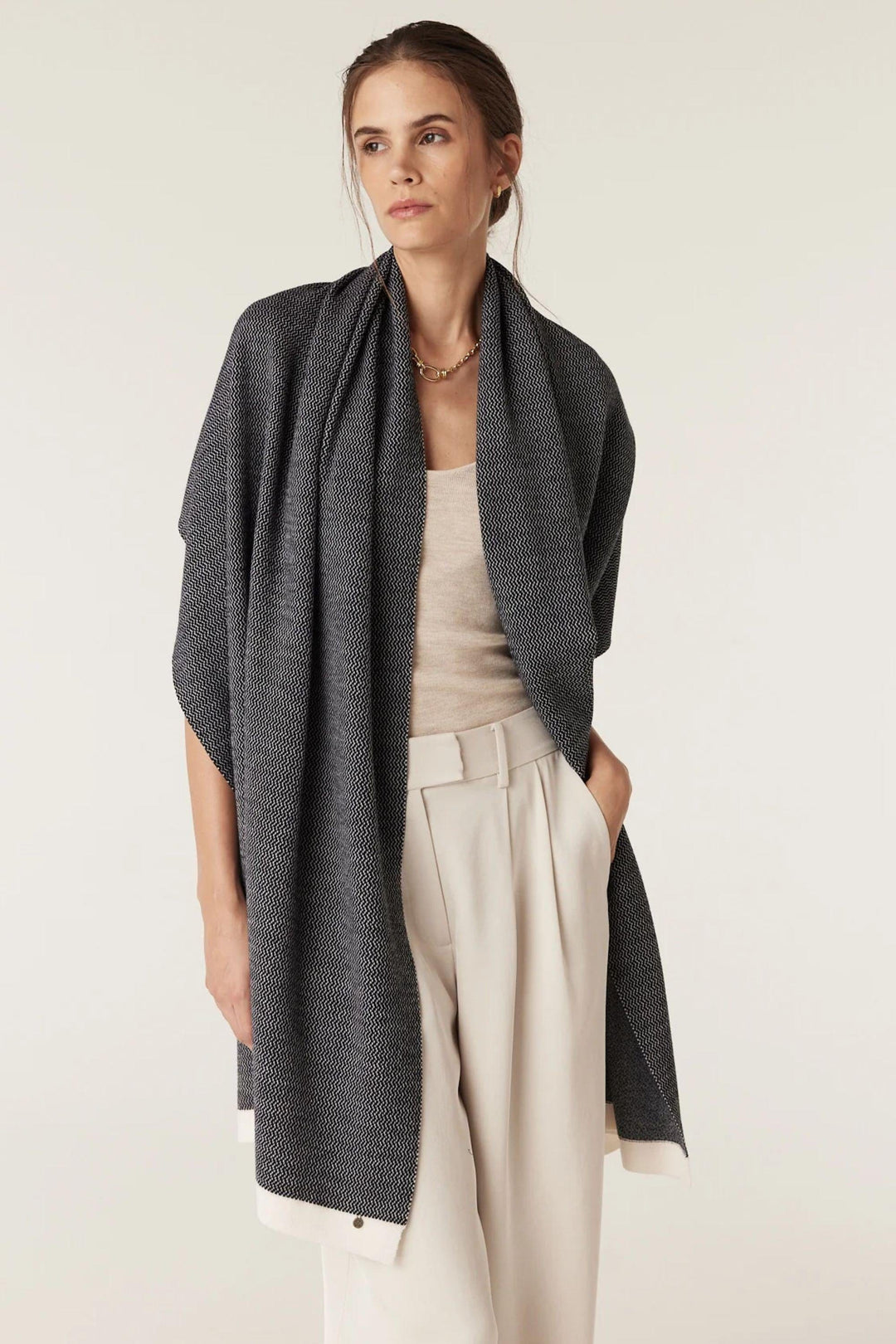 CABLE SCARF MIDNIGHT BELLARINE MERINO WRAP - CSC1073