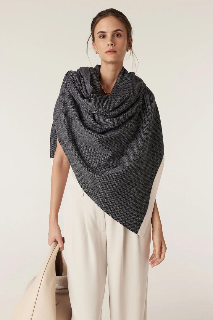 CABLE SCARF MIDNIGHT BELLARINE MERINO WRAP - CSC1073
