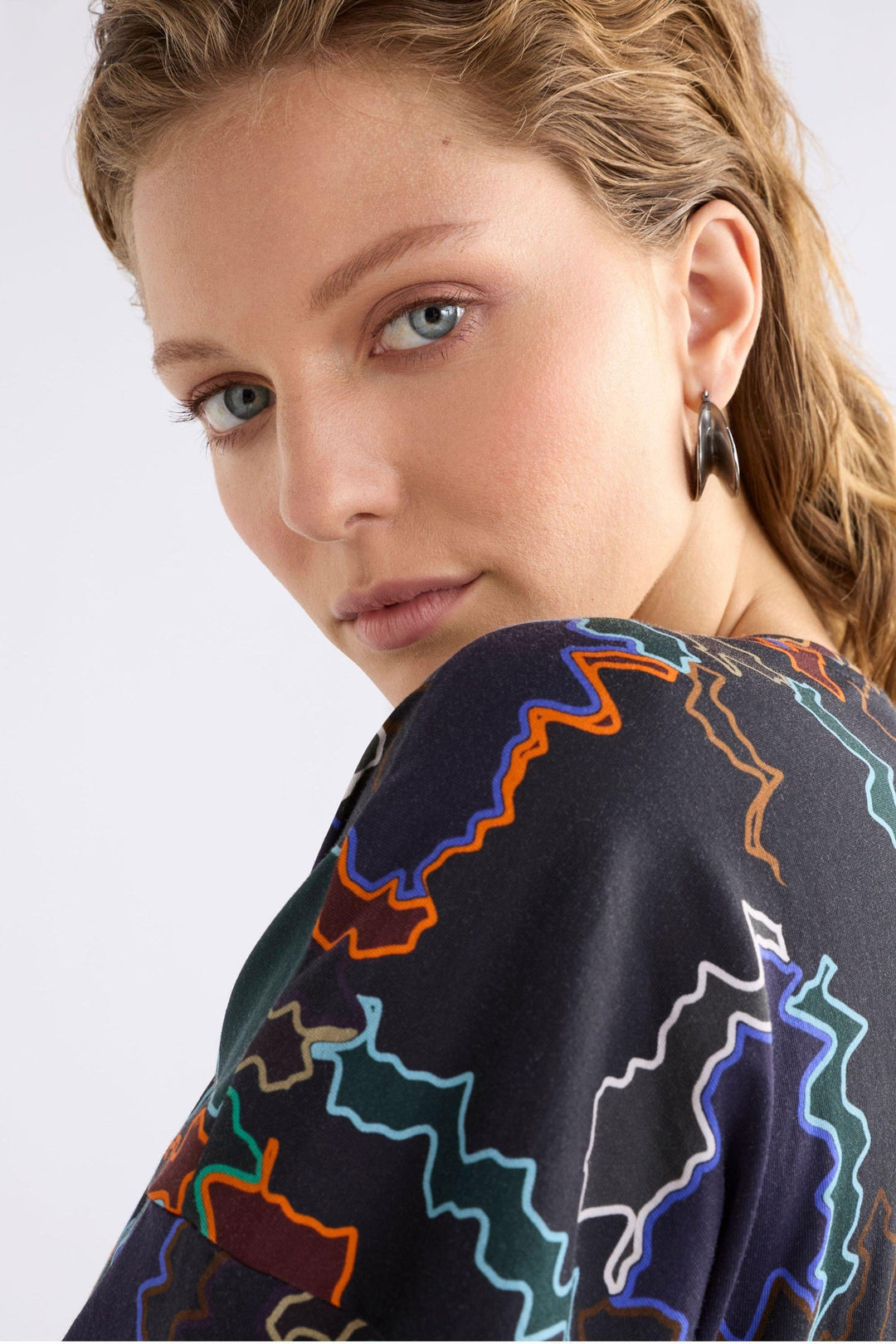 ELK JEWELLERY APENN LARGE HOOP EARRING - E0556