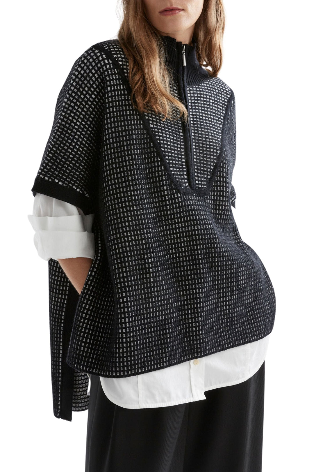 ELK TOP BLACK-WHITE CHEIL PONCHO - K0154