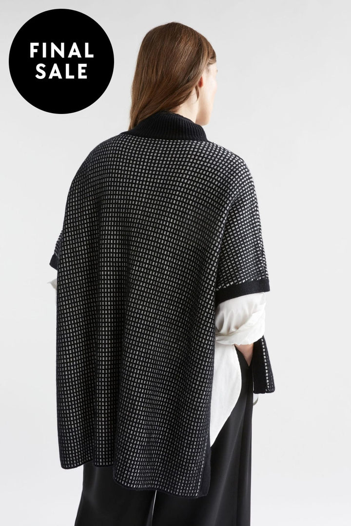 ELK TOP BLACK-WHITE CHEIL PONCHO - K0154