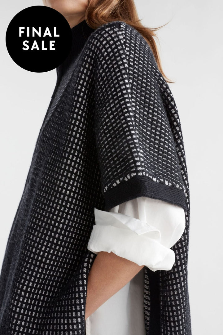 ELK TOP BLACK-WHITE CHEIL PONCHO - K0154