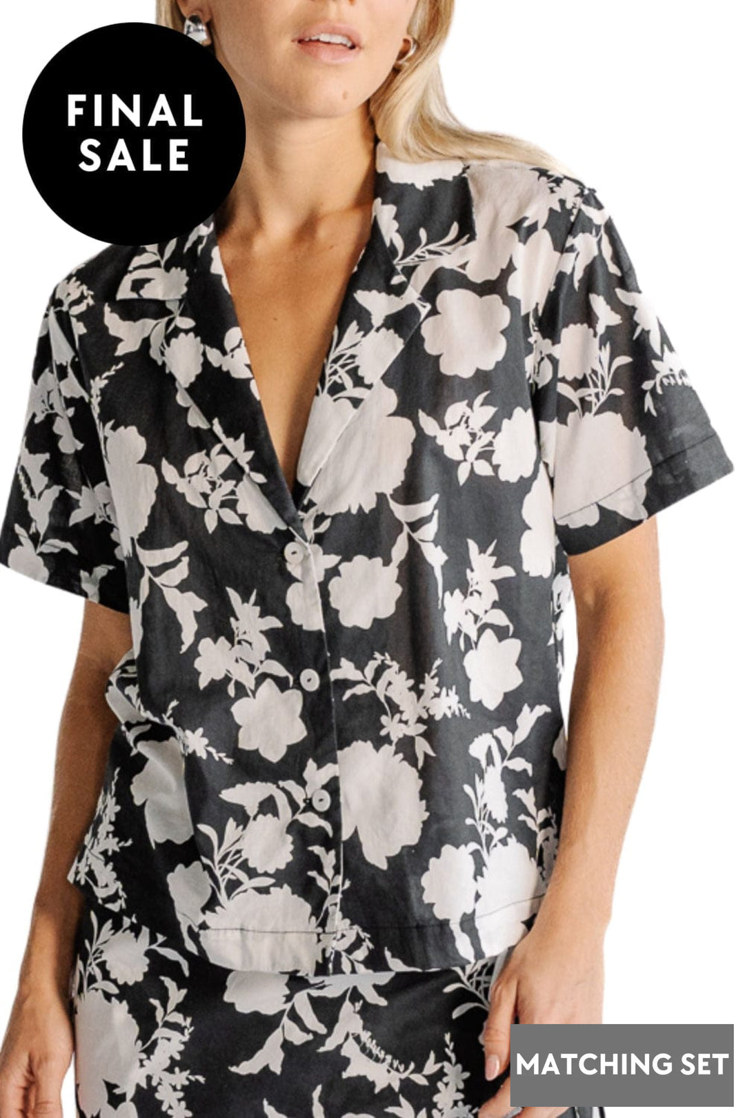 SARA FOX SHIRT XS / BLACK-WHITE FLORENCE S/S SHIRT - SF-HS-TP005