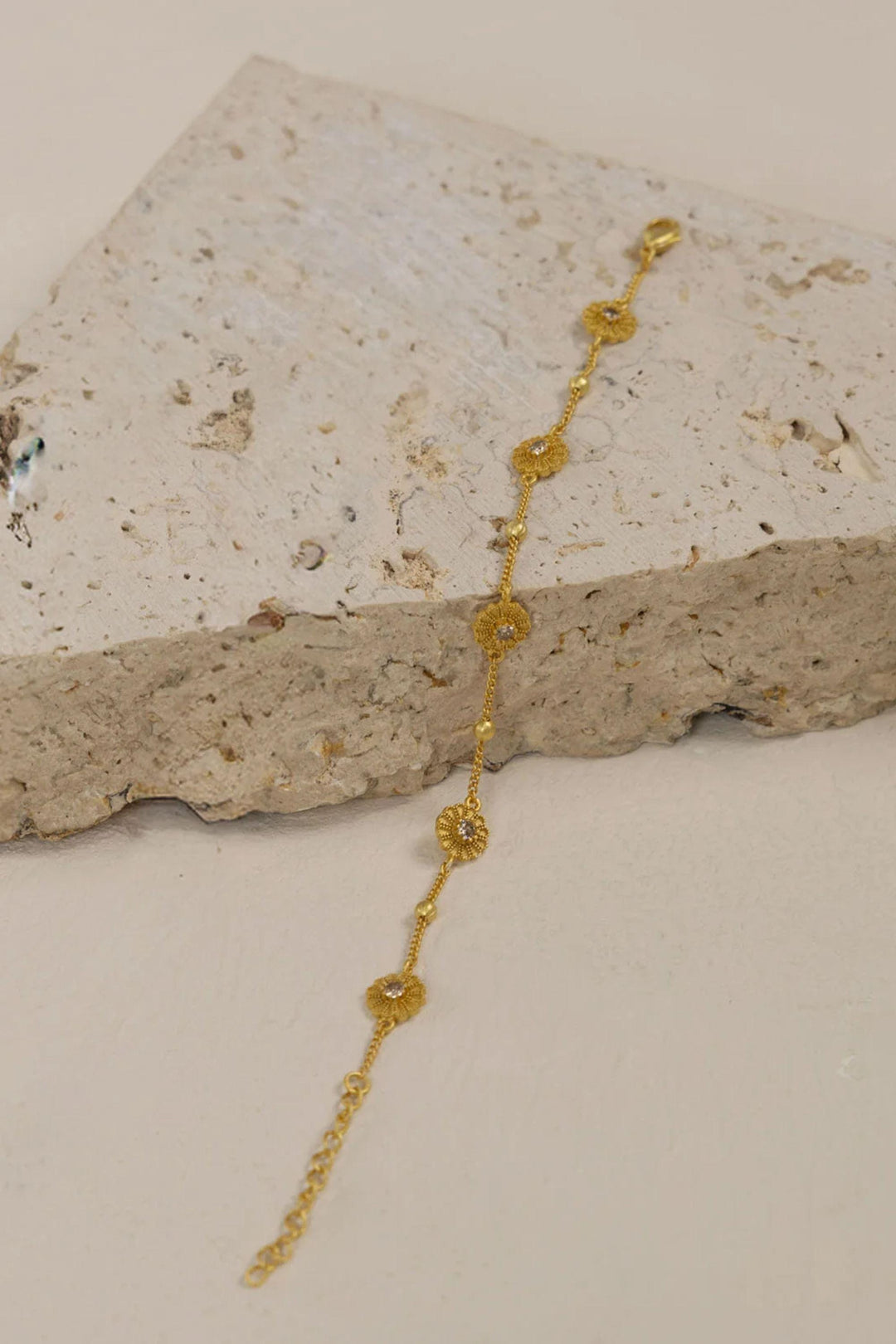 HUMIDITY JEWELLERY GOLD BELLIS BRACELET - HSCA05