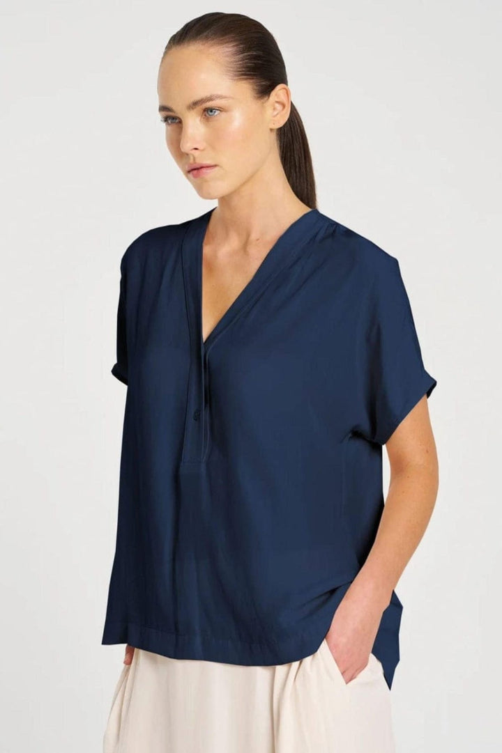 MELA PURDIE TOP NAVY / 8 WEDGE TAB SHELL TOP - F678804
