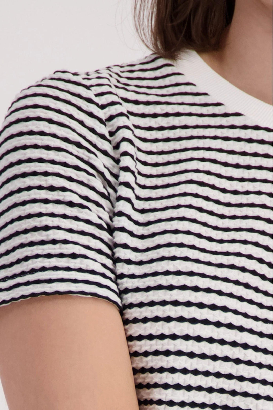 MONARI T-SHIRT TEXTURED STRIPE TEE - 410768MNR