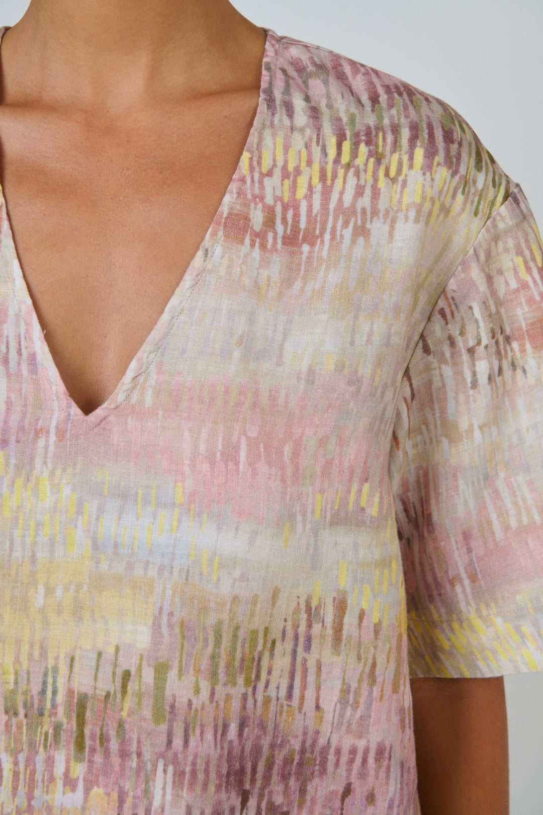 NATURALS BY O AND J TOP V NECK LINEN TOP - GA683