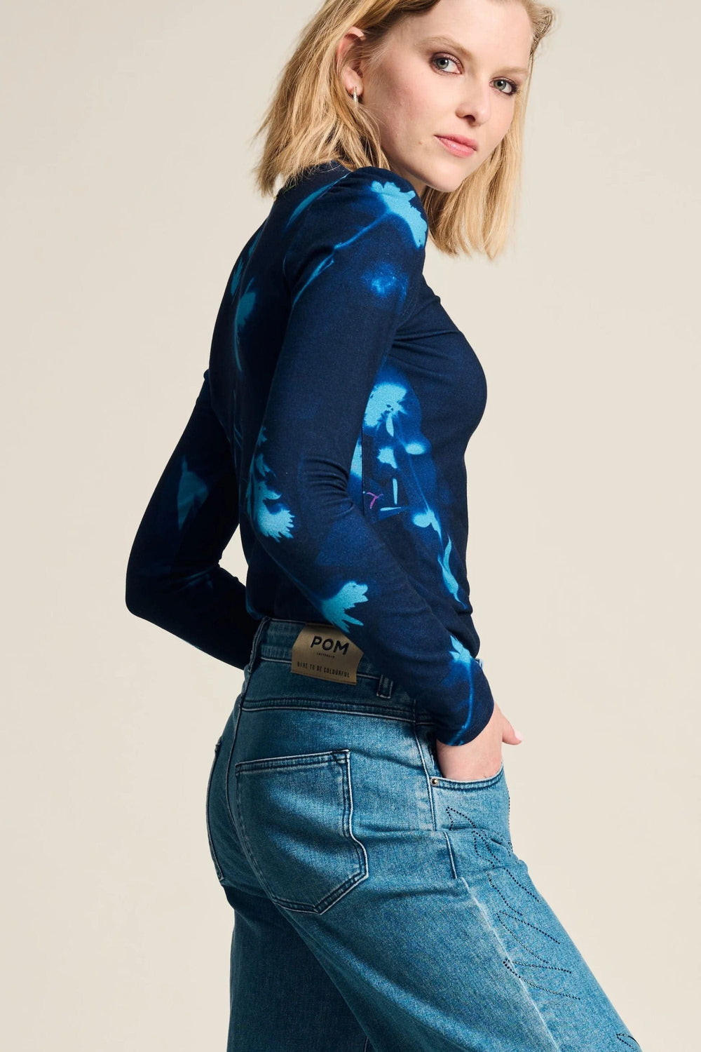 POM TOP FLORAL TURTLE NECK TOP - SP7945