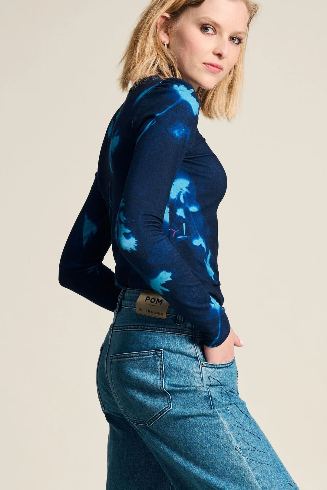 POM TOP FLORAL TURTLE NECK TOP - SP7945