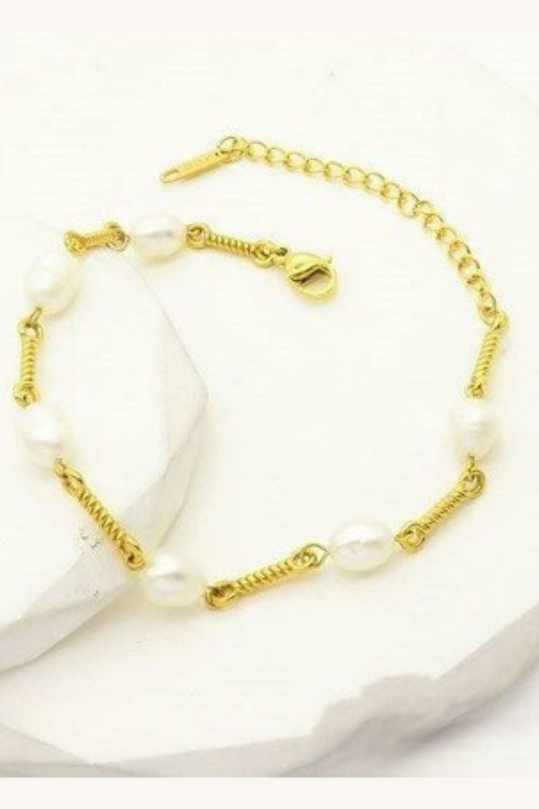 SUSAN ROSE JEWELLERY GOLD FRESHWATER PEARL BRACELET - SSB328