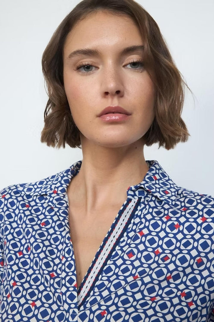 TINTA TOP CAMILIA COLLARED V NECK