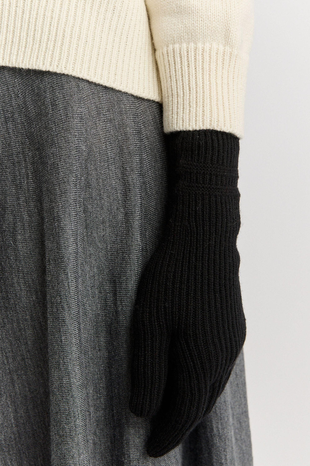 TOORALLIE GLOVES BLACK FINE RIBBED GLOVES - 9022