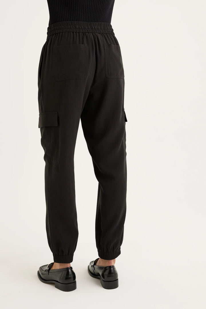 YARRA TRAIL TRACK PANT DRIFT JOGGER - YTWN8988